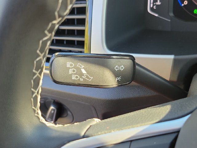 2023 Volkswagen Atlas SE w/Tech - Photo 13