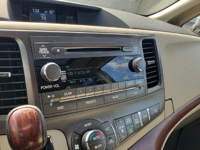 2014 Toyota Sienna XLE - Photo 19