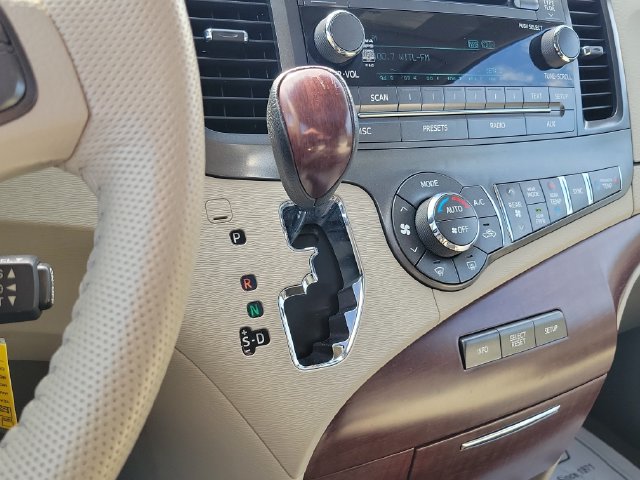 2014 Toyota Sienna XLE - Photo 21