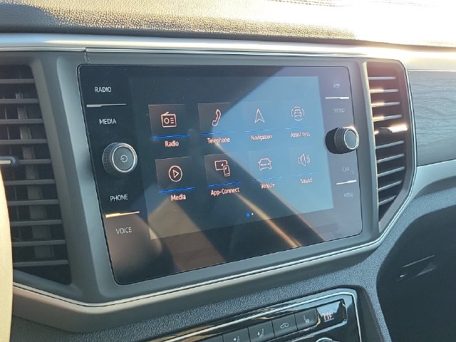 2023 Volkswagen Atlas SE w/Tech - Photo 16
