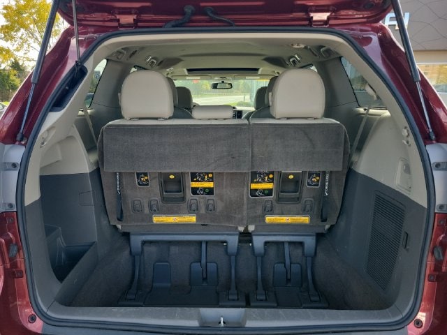 2014 Toyota Sienna XLE - Photo 28