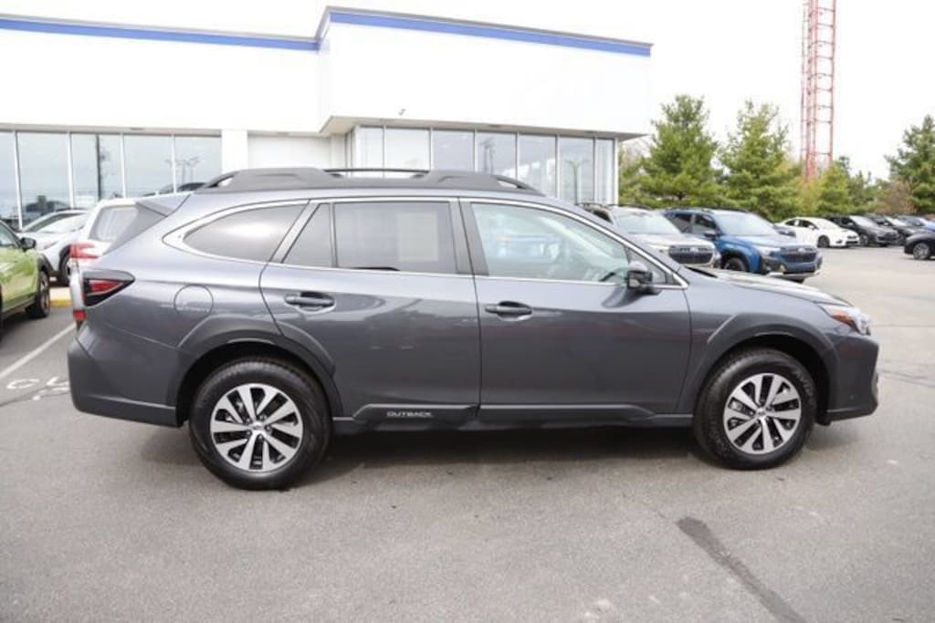 Used 2025 Subaru Outback Premium SUV