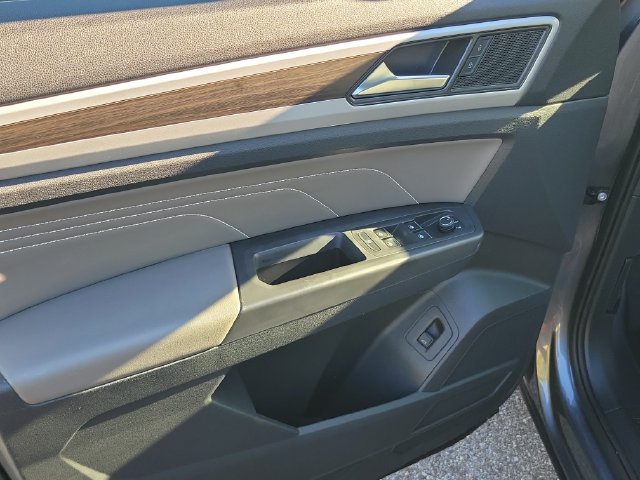 2023 Volkswagen Atlas SE w/Tech - Photo 8