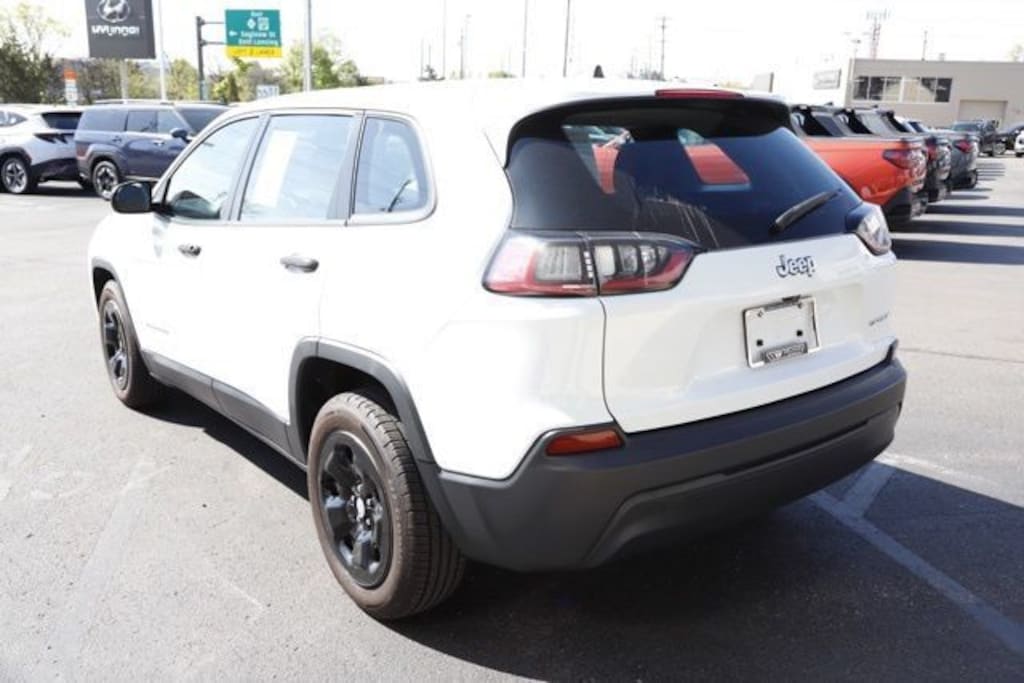 Used 2019 Jeep Cherokee Sport SUV