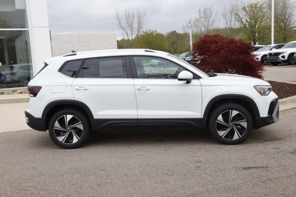 Used 2025 Volkswagen Taos 1.5T SE SUV