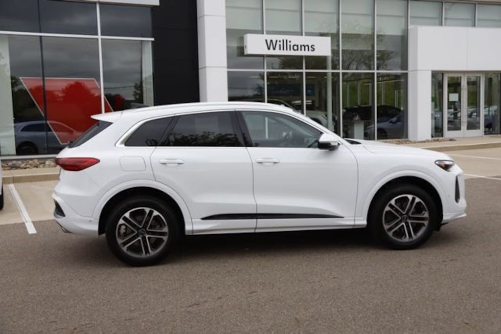 Used 2025 Audi Q5 2.0T Premium SUV