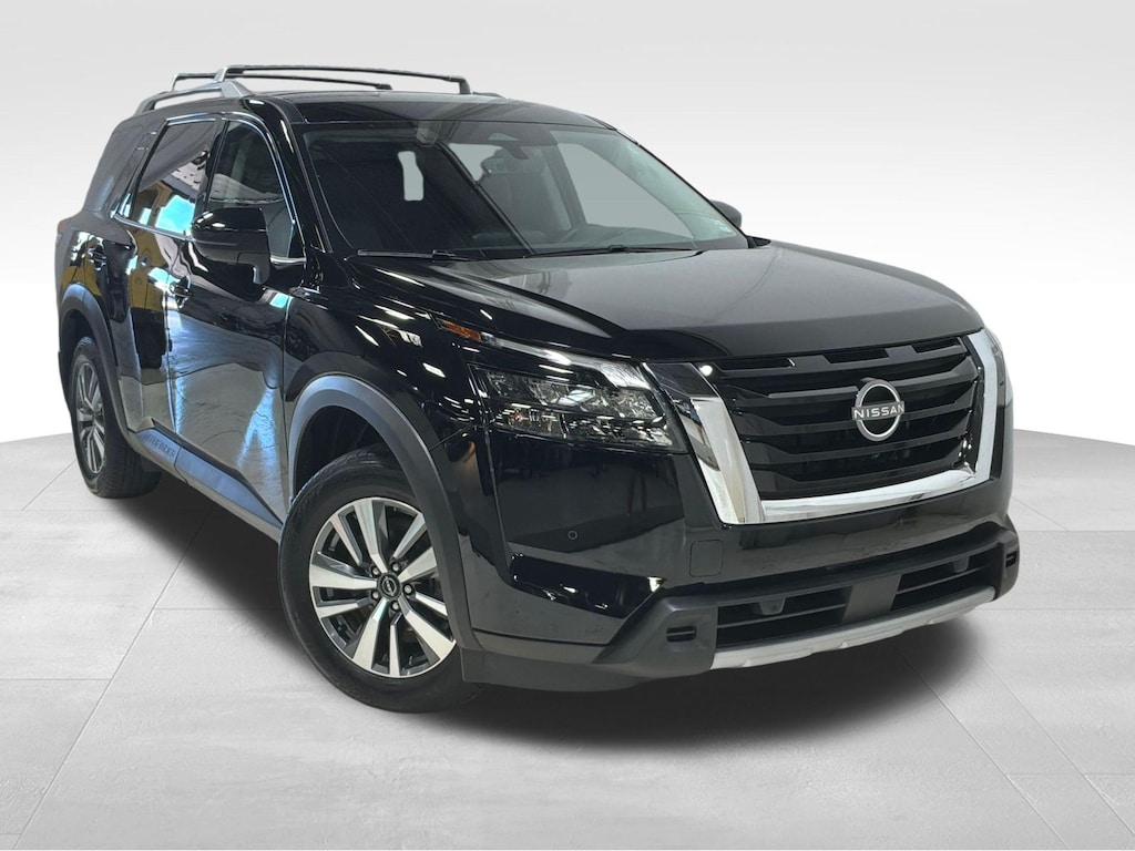 Used 2025 Nissan Pathfinder SL SUV