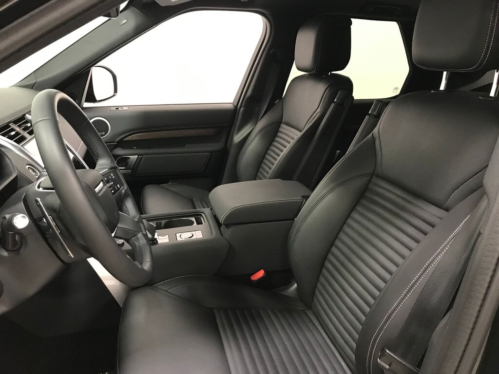 Certified 2025 Land Rover Discovery Dynamic SE SUV