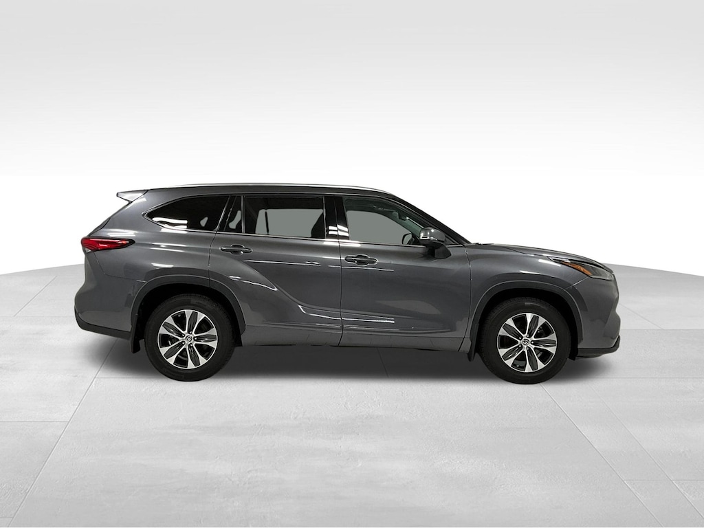 Used 2021 Toyota Highlander XLE SUV