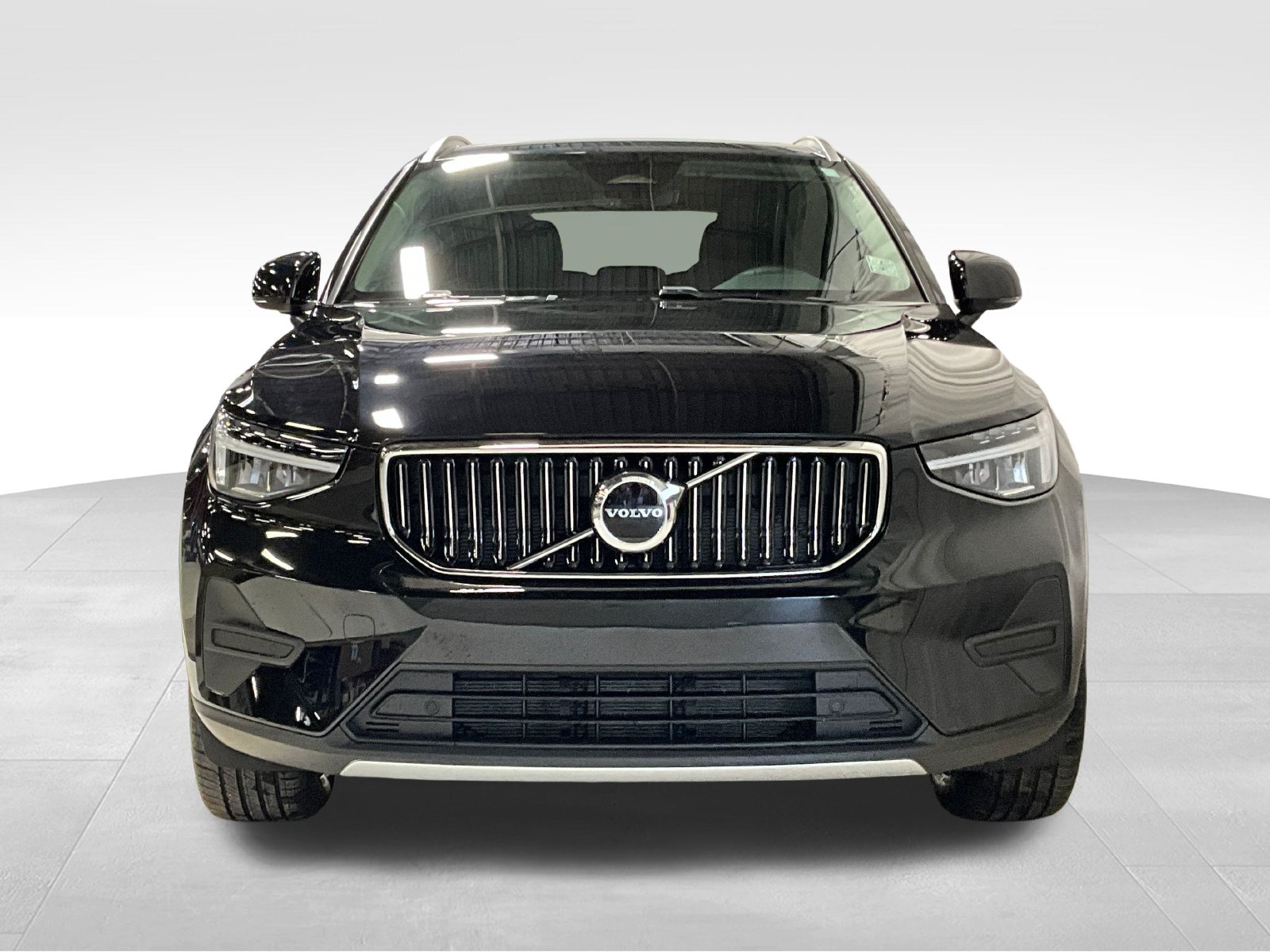 Certified 2025 Volvo XC40 B5 Core SUV
