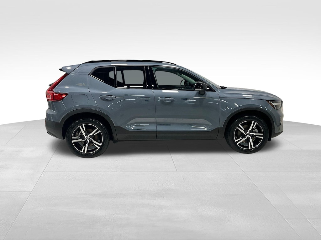 Certified 2023 Volvo XC40 B5 Plus Dark Theme SUV