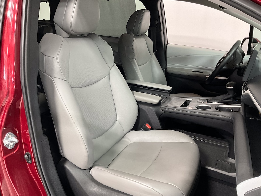 Used 2026 Toyota Sienna XLE Minivan/Van