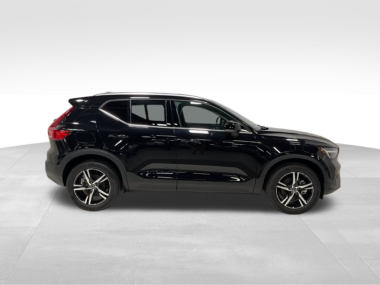 Certified 2025 Volvo XC40 B5 Core SUV