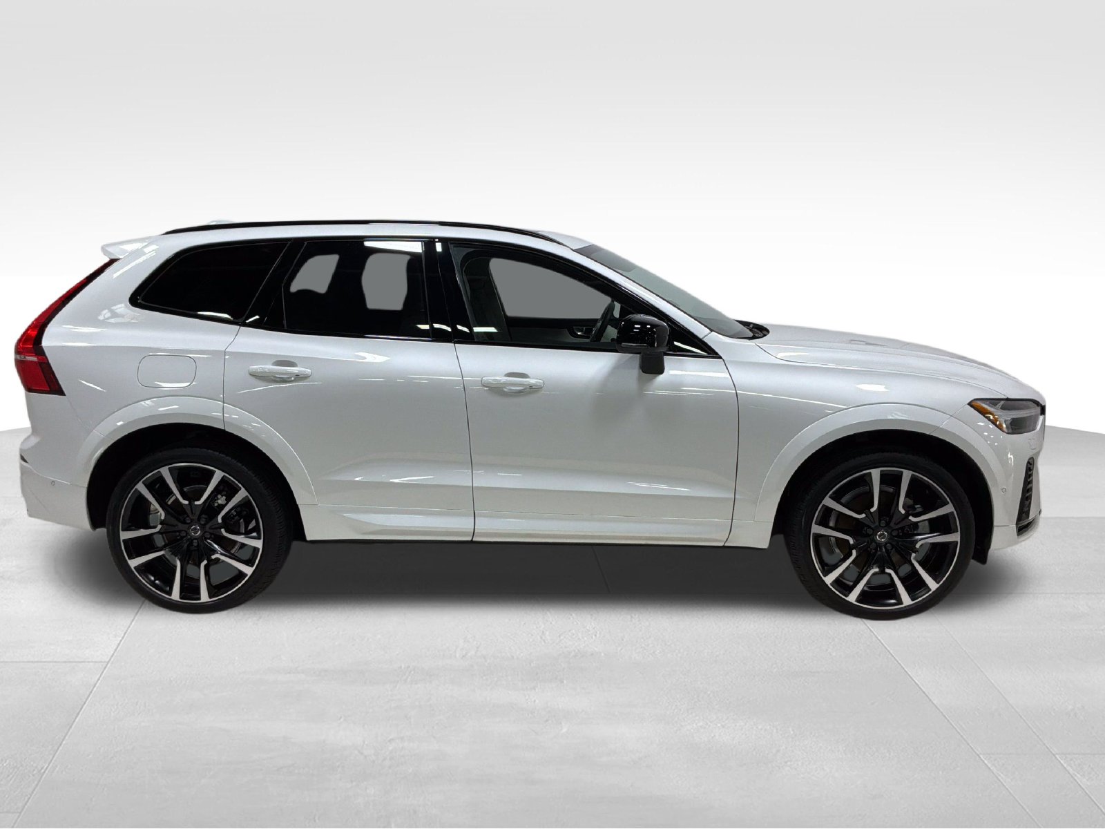 Certified 2024 Volvo XC60 plug-in hybrid Ultimate SUV
