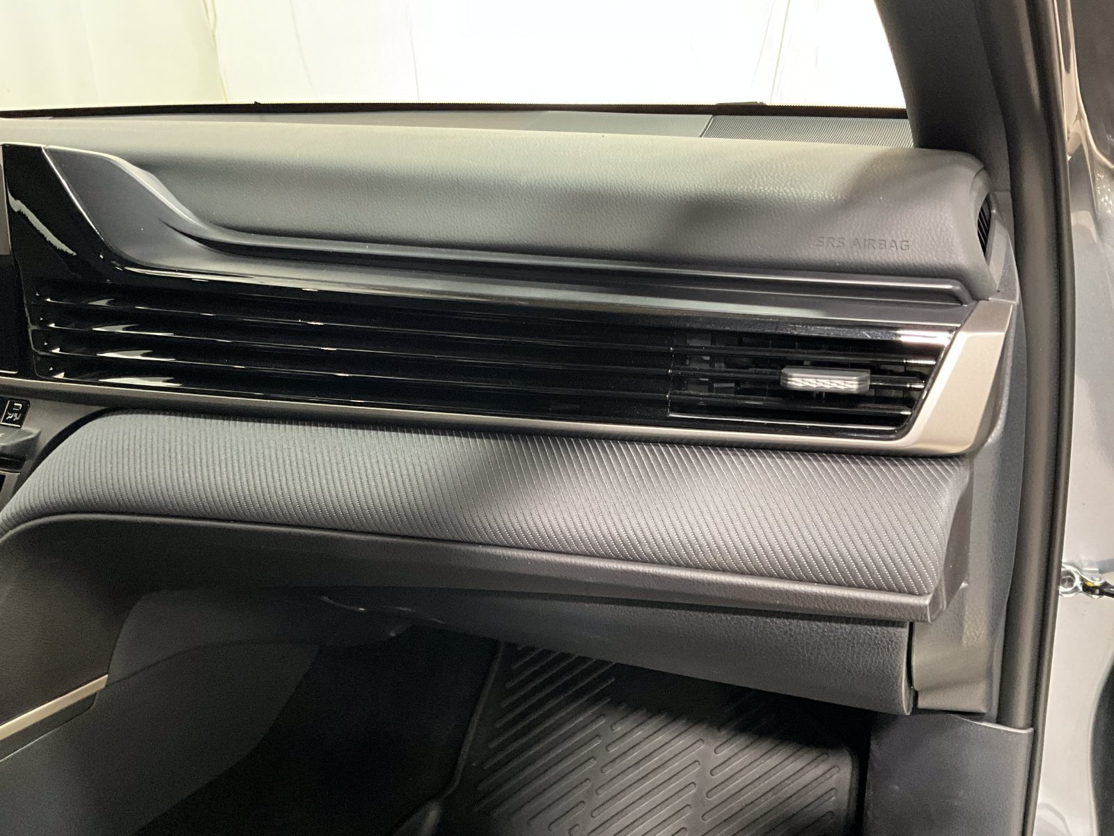 2026 Toyota Camry SE - Photo 17