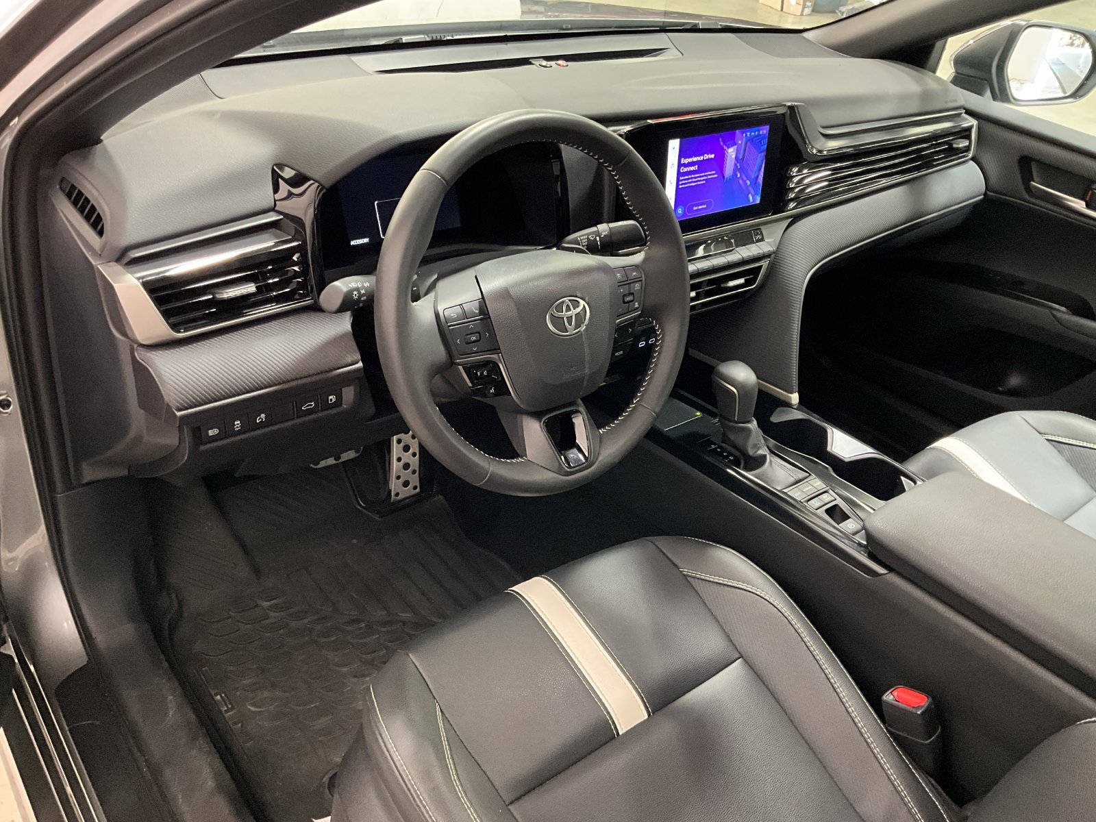 2026 Toyota Camry SE - Photo 15
