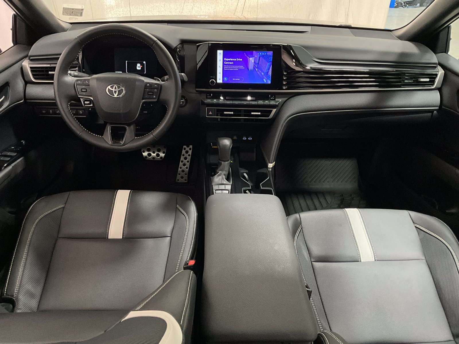 2026 Toyota Camry SE - Photo 16
