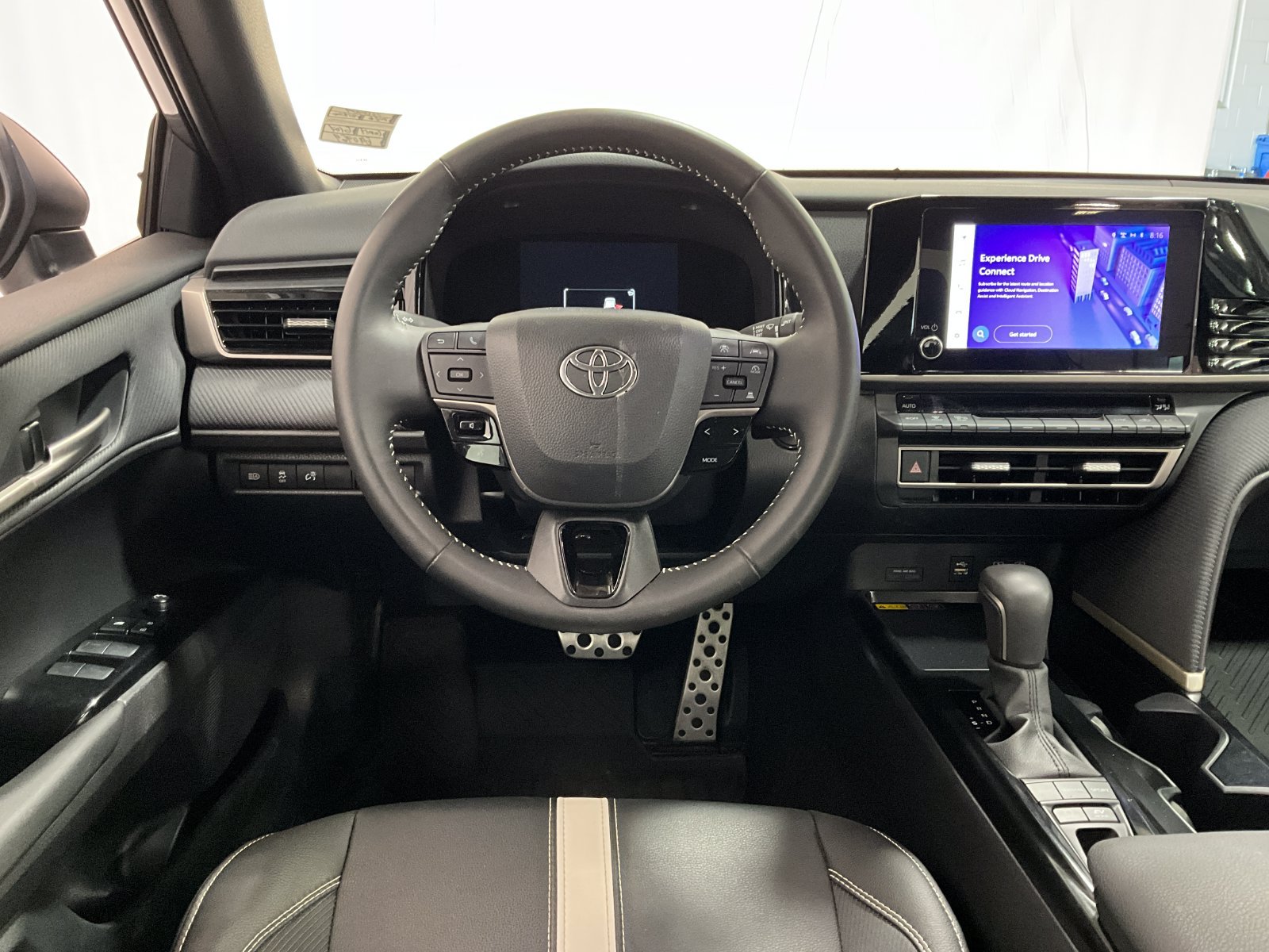 2026 Toyota Camry SE - Photo 8