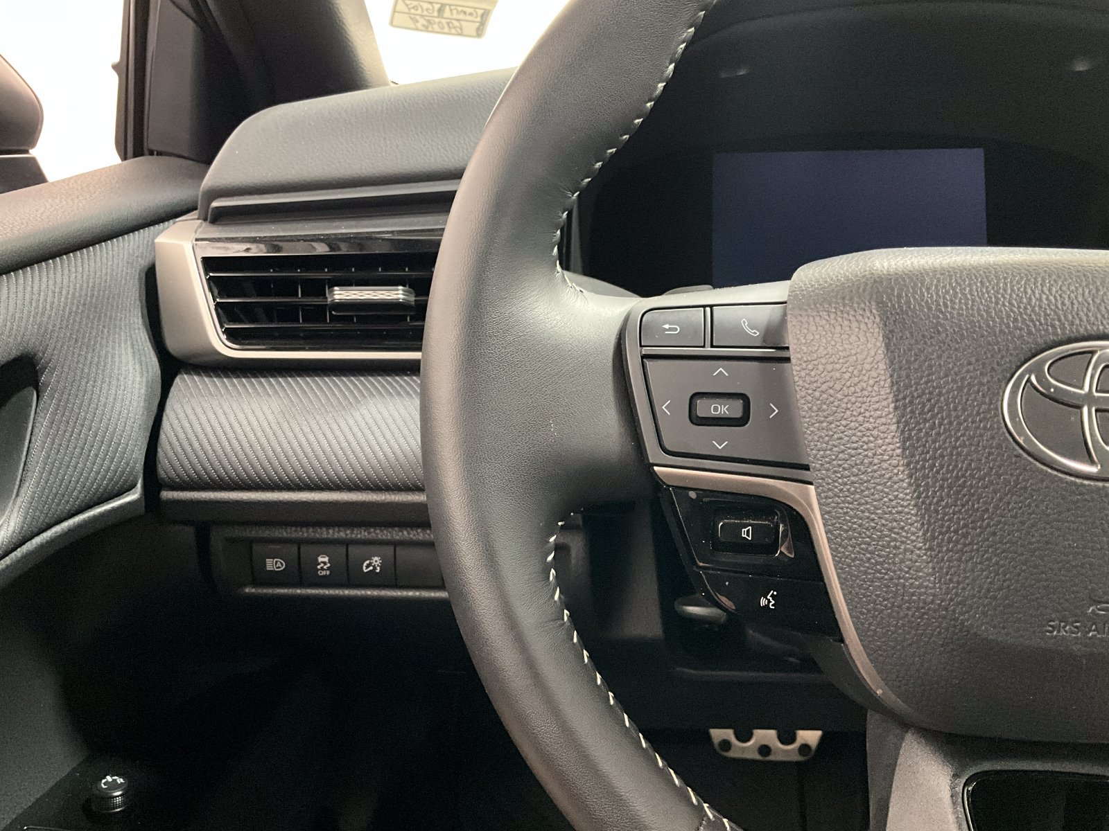 2026 Toyota Camry SE - Photo 19