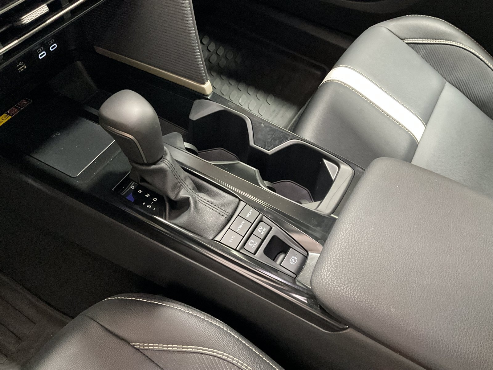 2026 Toyota Camry SE - Photo 18