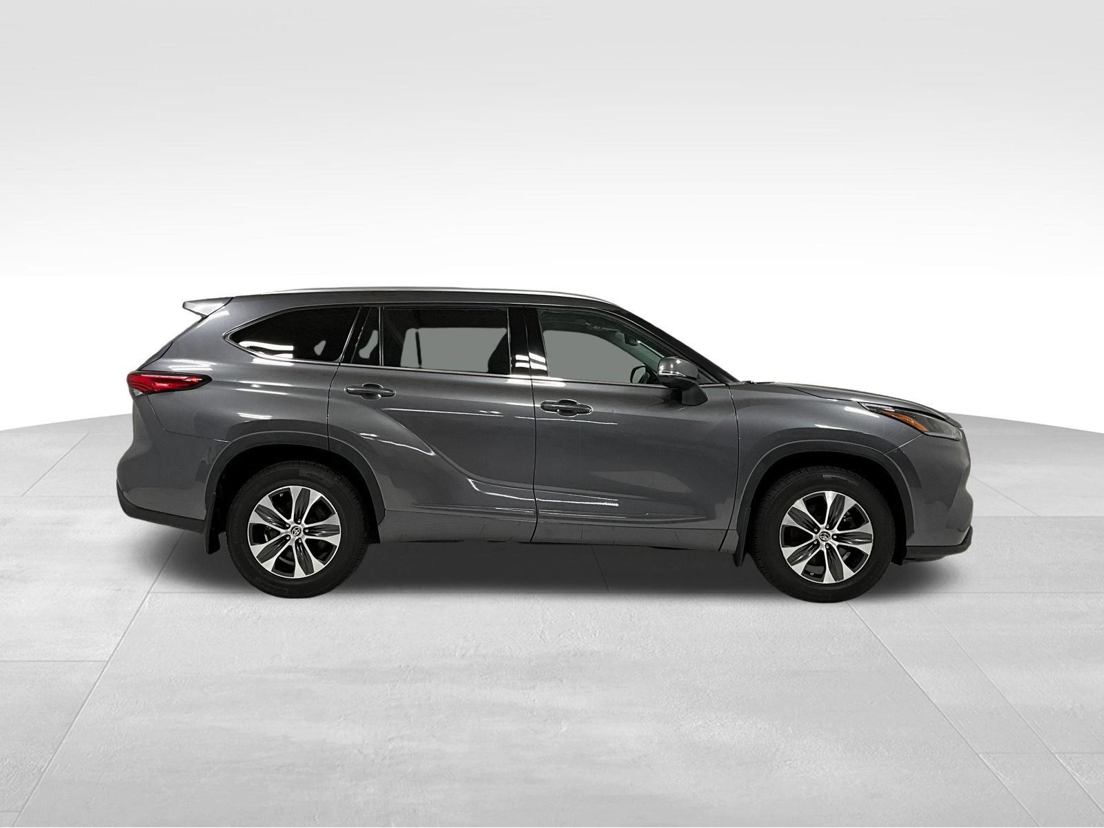 Used 2021 Toyota Highlander XLE SUV