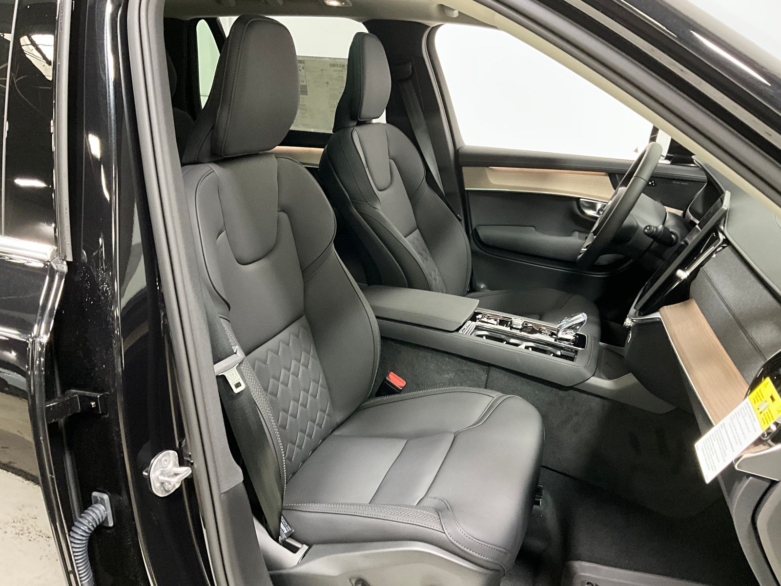 2026 Volvo XC90 Plus - Photo 8