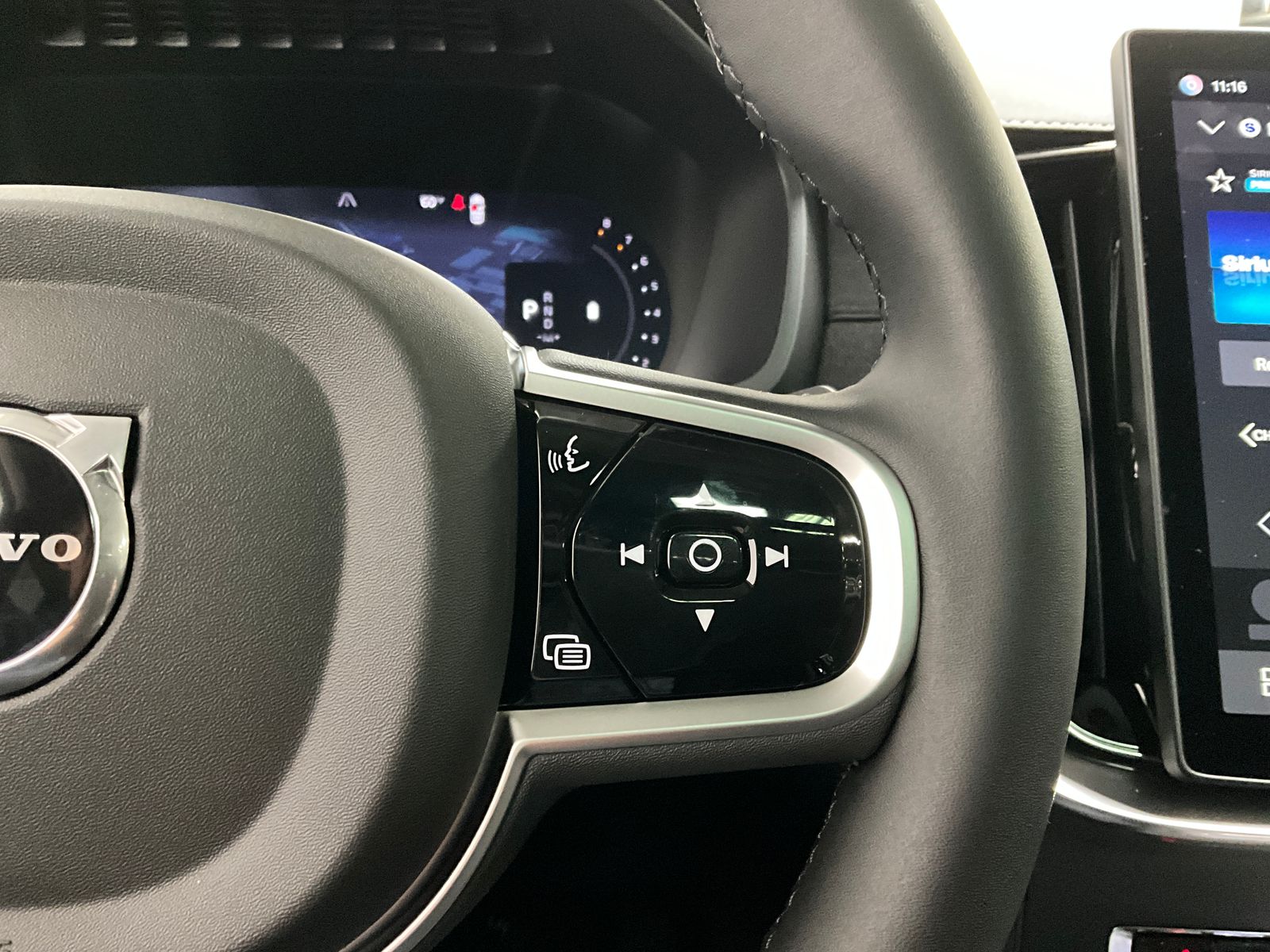 2026 Volvo XC90 Plus - Photo 17