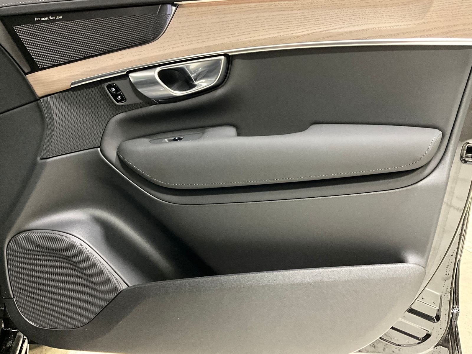 2026 Volvo XC90 Plus - Photo 20