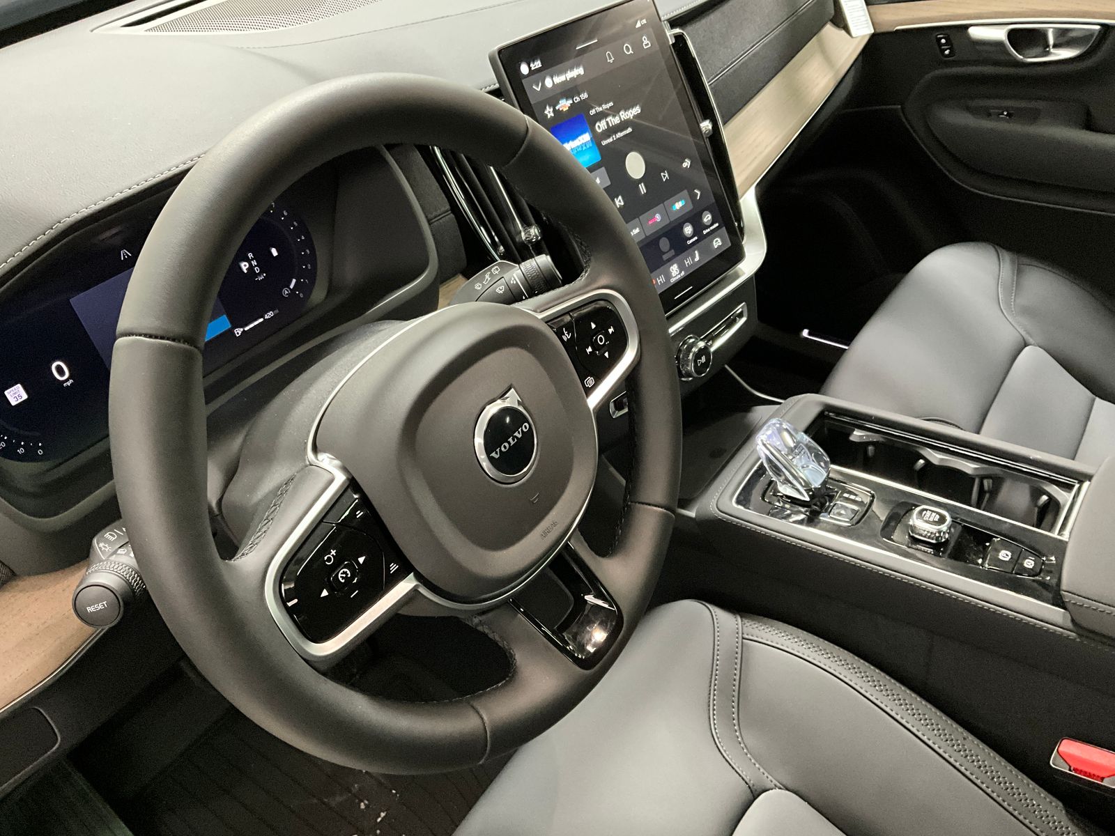 2026 Volvo XC90 Plus - Photo 13