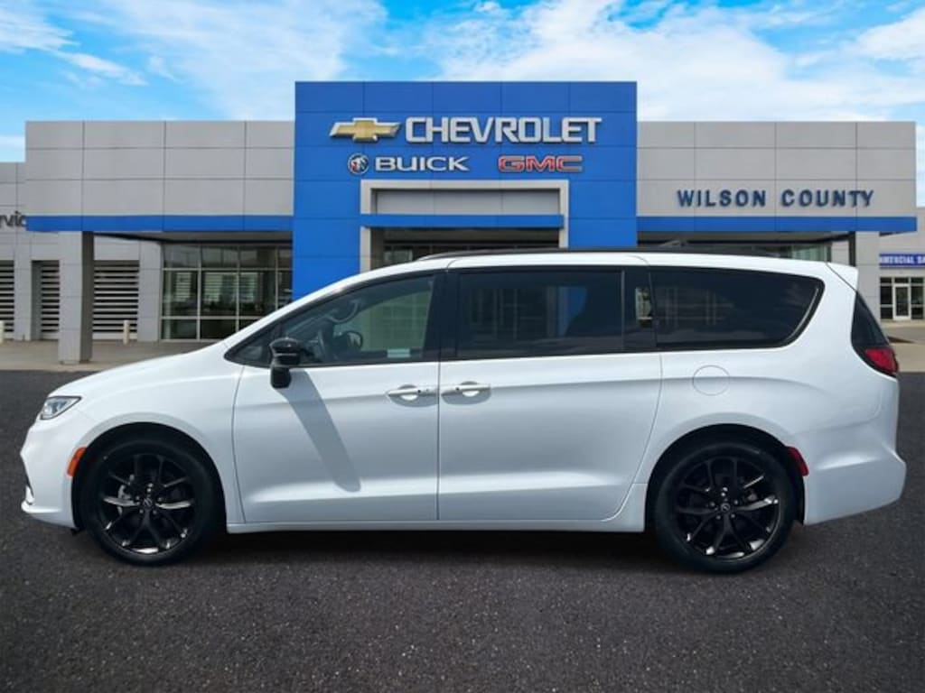 Used 2025 Chrysler Pacifica Limited