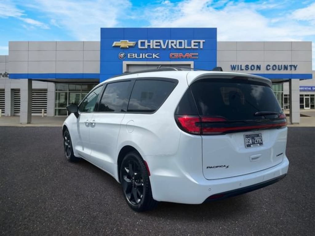 Used 2025 Chrysler Pacifica Limited
