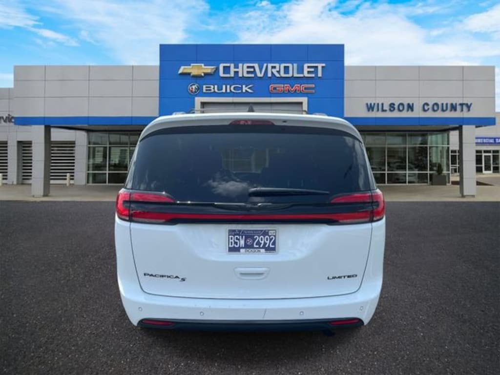 Used 2025 Chrysler Pacifica Limited