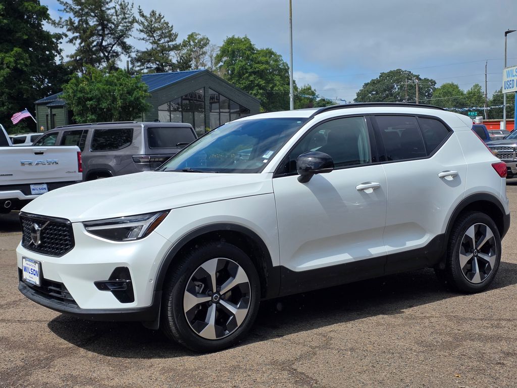 2024 Volvo XC40 Plus