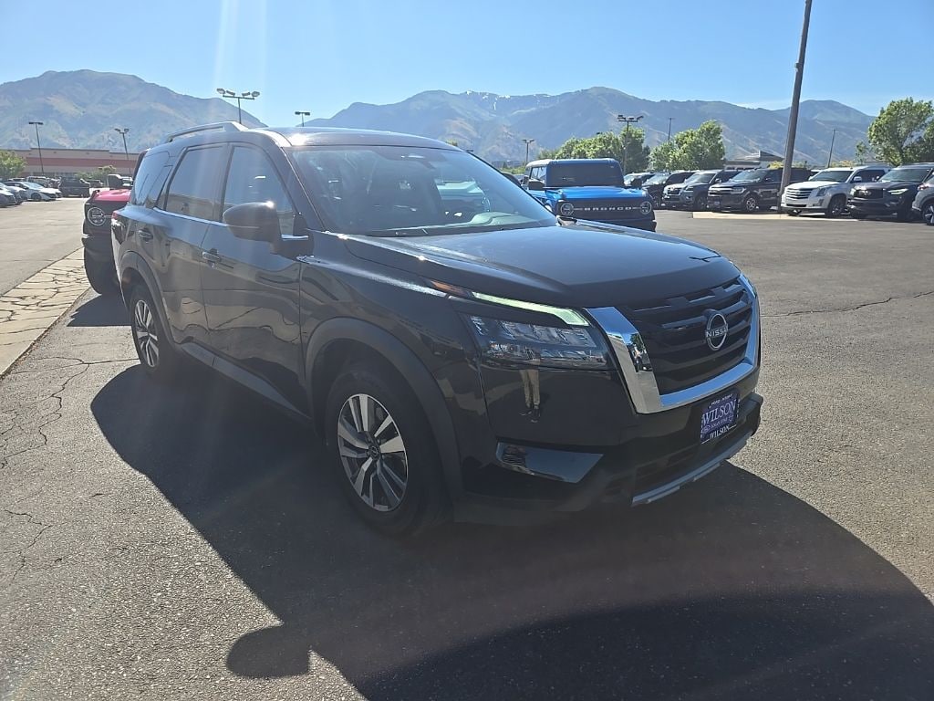Used 2025 Nissan Pathfinder SL SUV