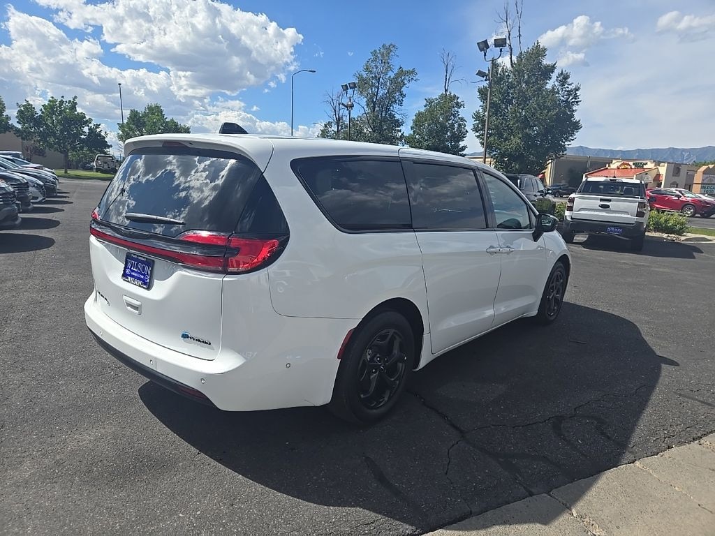 Used 2024 Chrysler Pacifica Hybrid Select S Appearance Minivan/Van