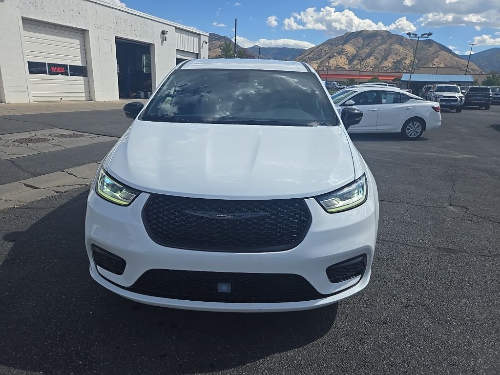 Used 2024 Chrysler Pacifica Hybrid Select S Appearance Minivan/Van