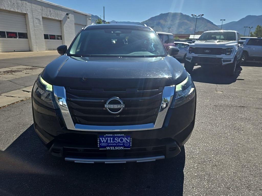Used 2025 Nissan Pathfinder SL SUV