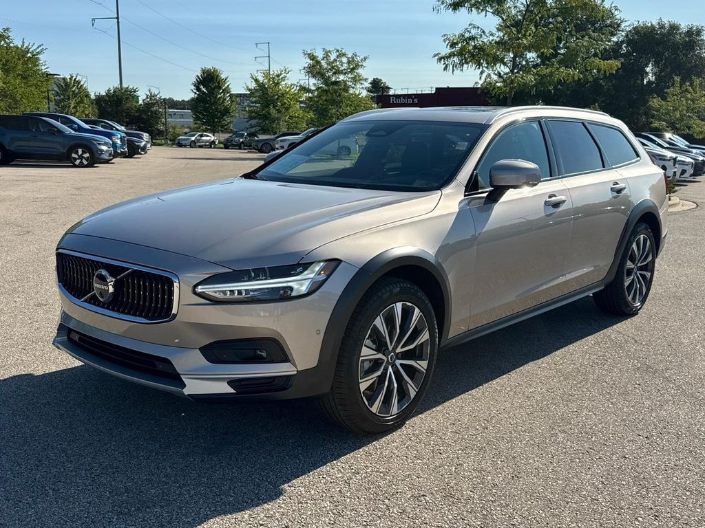 Used 2025 Volvo V90 Cross Country B6 Wagon