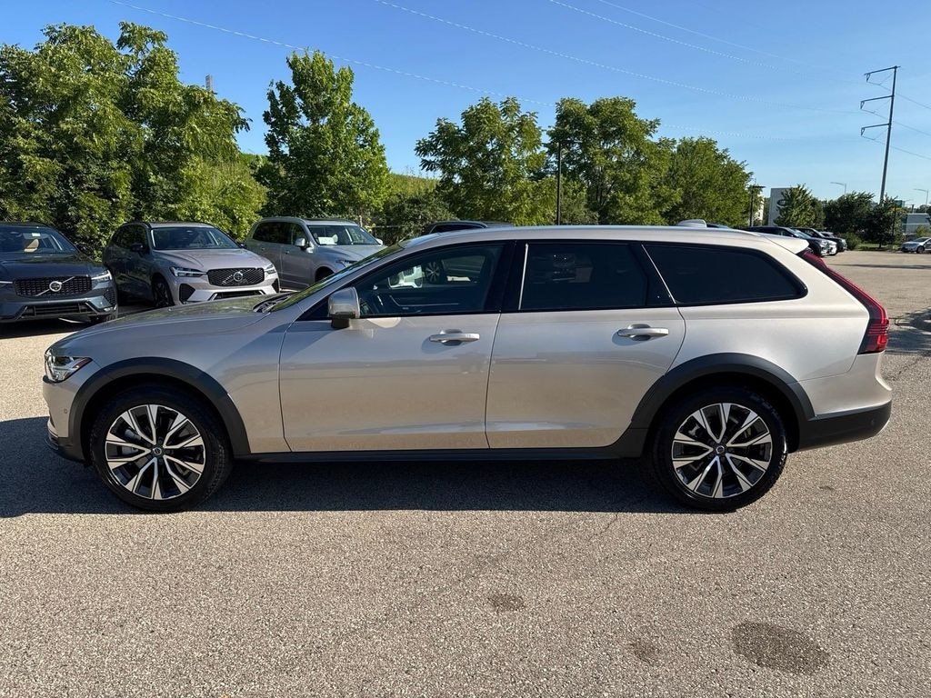 Used 2025 Volvo V90 Cross Country B6 Wagon