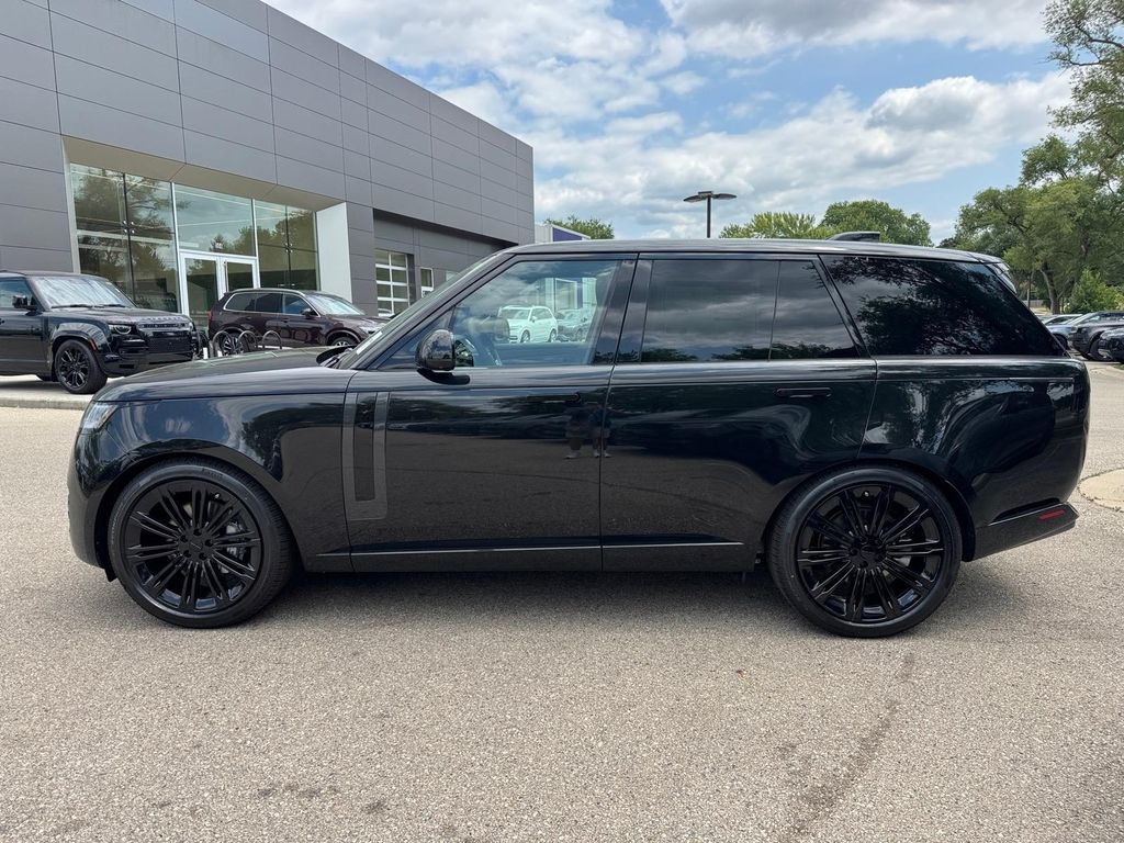 New 2026 Land Rover Range Rover SE SUV