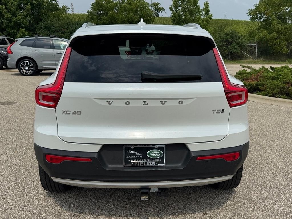 Used 2021 Volvo XC40 Momentum SUV