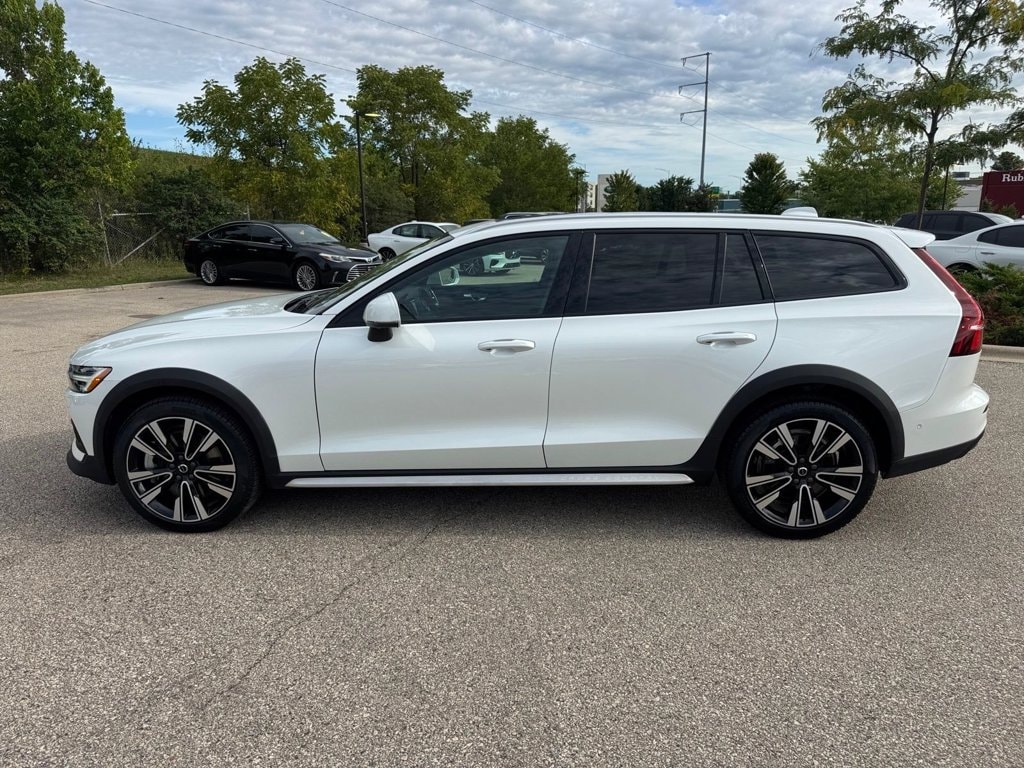 Used 2025 Volvo V60 Cross Country B5 Ultra Wagon