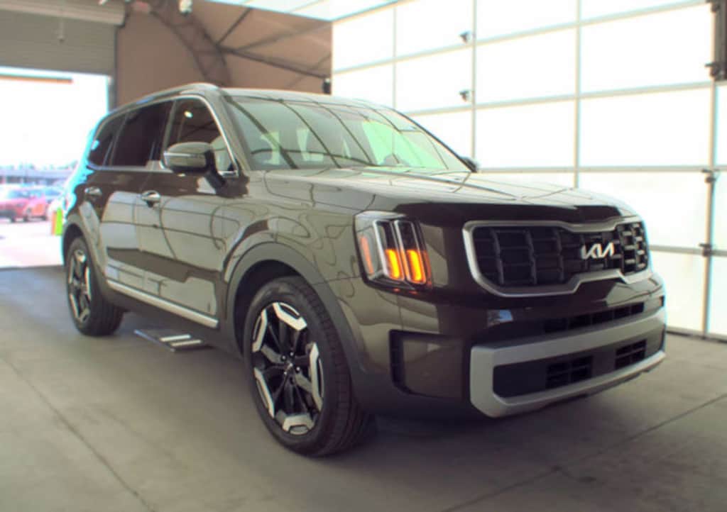 Used 2025 Kia Telluride S SUV
