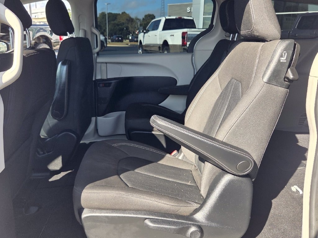 Used 2020 Chrysler Voyager LX Minivan/Van