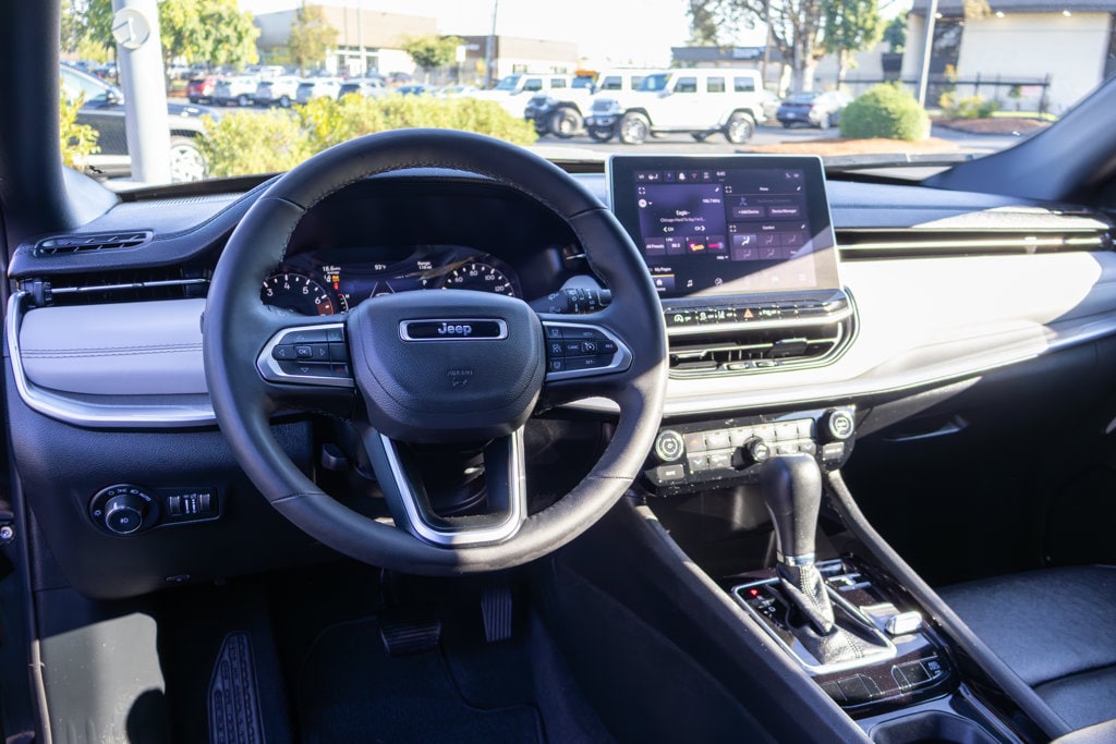 2025 Jeep Compass Limited - Photo 16