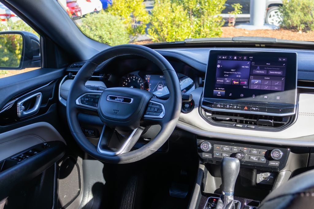 2025 Jeep Compass Limited - Photo 11