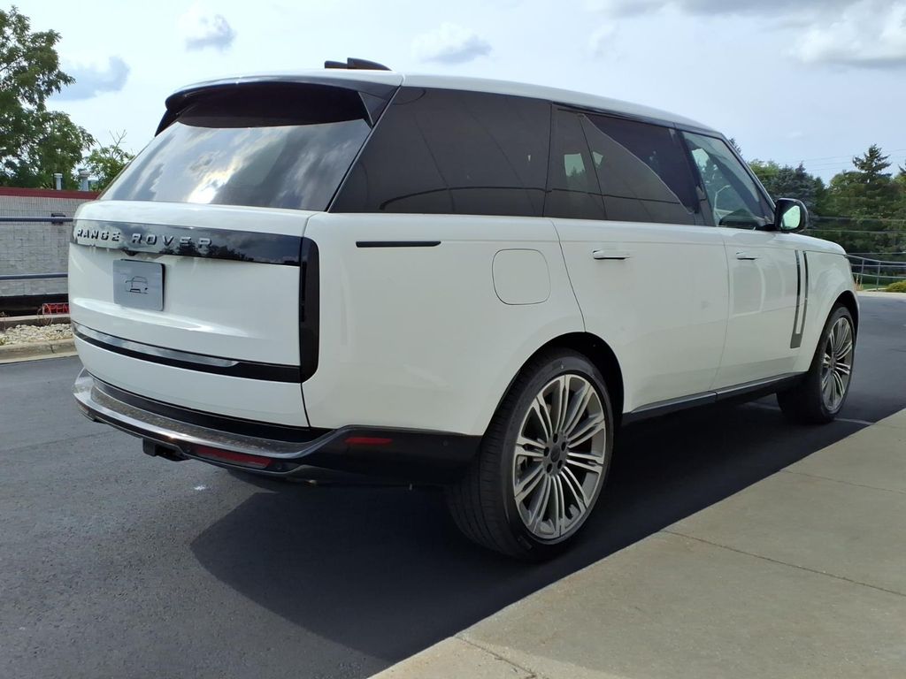 New 2026 Land Rover Range Rover SE LWB 7-Seats / V8 SUV