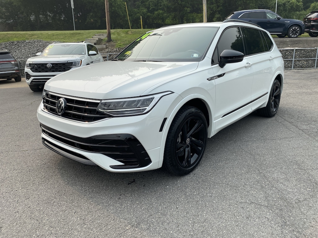 Used 2024 Volkswagen Tiguan SE R-Line Black 2.0T SE R-Line Black 4MOTION