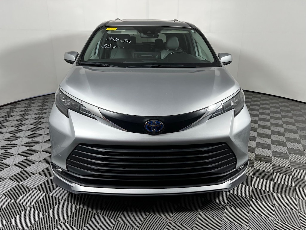 Certified 2025 Toyota Sienna XLE Minivan/Van