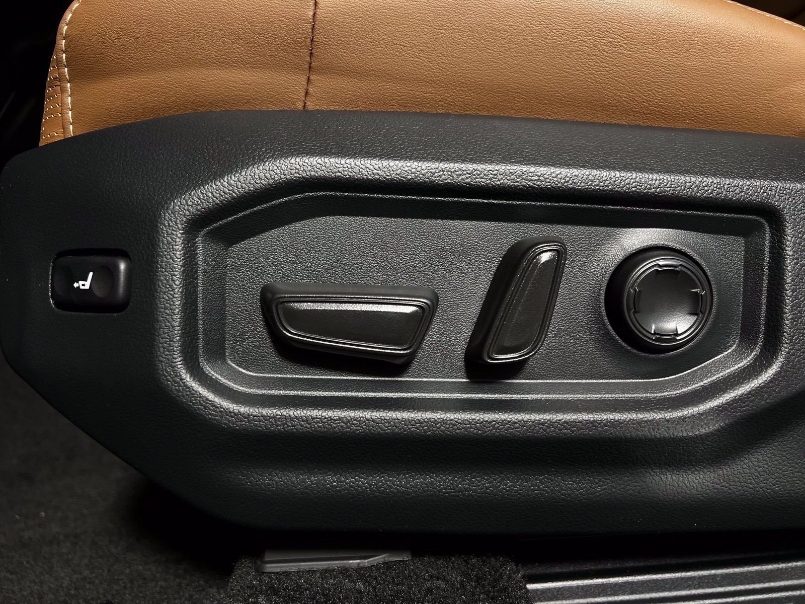 2026 Toyota Tundra 1794 Edition - Photo 11